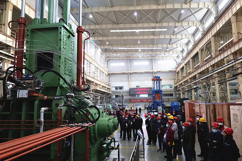 大連橡膠塑料機(jī)械有限公司舉辦大型高效密煉機(jī)新產(chǎn)品評介會