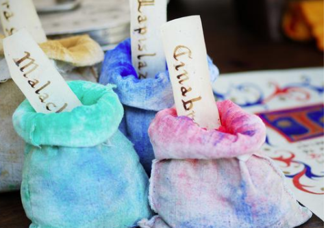 光固化涂料在塑料、真空鍍膜、金屬、皮革等領(lǐng)域中發(fā)揮優(yōu)勢(shì)！