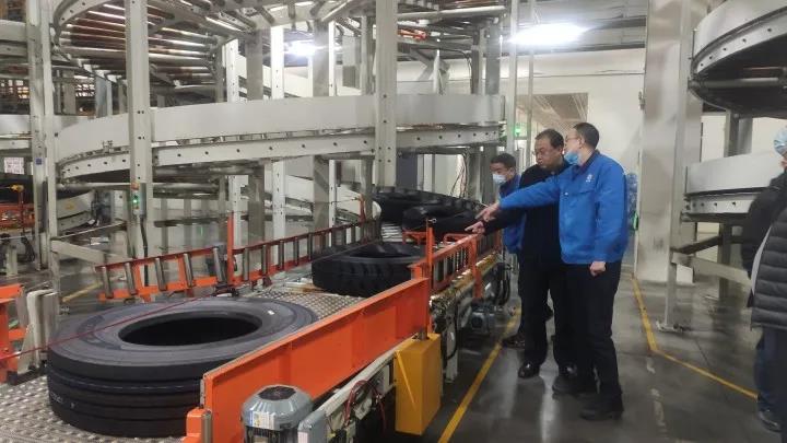 胡建華書(shū)記率隊(duì)赴貴州輪胎開(kāi)展 “大數(shù)據(jù)企業(yè)服務(wù)年活動(dòng)”