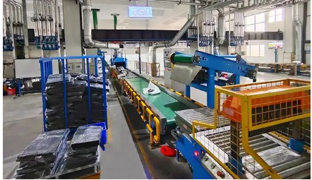 項目備案產(chǎn)品產(chǎn)能為年產(chǎn)10萬噸混煉膠、3萬噸預(yù)分散母膠粒、9萬噸橡膠、橡塑制品(2000萬件/套)。計劃分兩期建設(shè)。